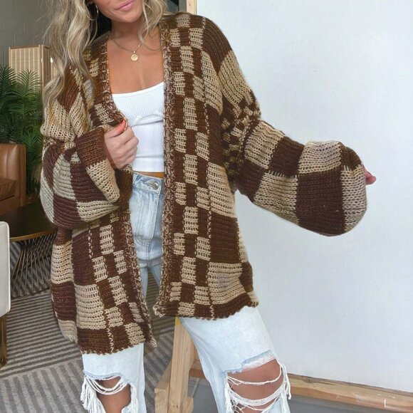 Khaki Checkered Women's Oversized Knitted Cardigan - Picture 6 of 9